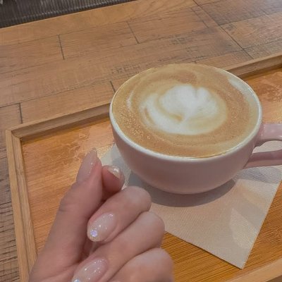 srhrddsf's profile picture. 日本株を愛し、2020年にはパナソニックを150株購入。リスクを取ることが投資の醍醐味で、冒険心を大切にしています🌷旅行とカフェ巡りが好きで、次の投資のチャンスを楽しみにしています☕