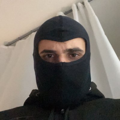 LeTwiitter's profile picture. On mène des vies à couper le souffle.