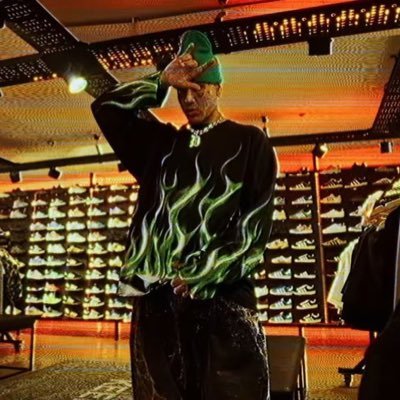 nisekiensoy's profile picture. Weed, paca y brillo