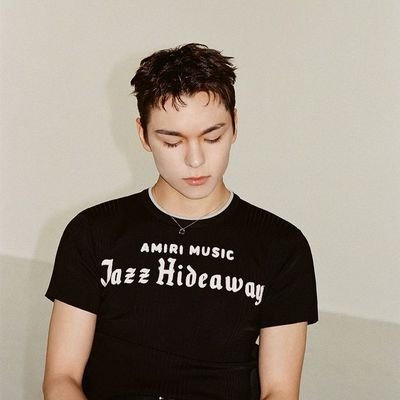 berdofnight's profile picture. ╰┈➤  #버논  ‹𝟹 ◌   ࣪  ݂ ˖  𓍢  he ◞  him !!  ꒰ 🐈‍⬛  ✦۟    ࣭
﹕ ׂ  .  || skz, cortis, svt, txt, en stan  ׅ   ᥐ᱑  ˒˒