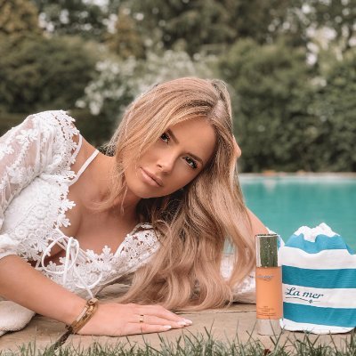 Ethereal940503's profile picture. My hobby is spending an afternoon with friends at an outdoor café, chatting about everything from philosophy to rising bread prices, focusing on "aimless conver