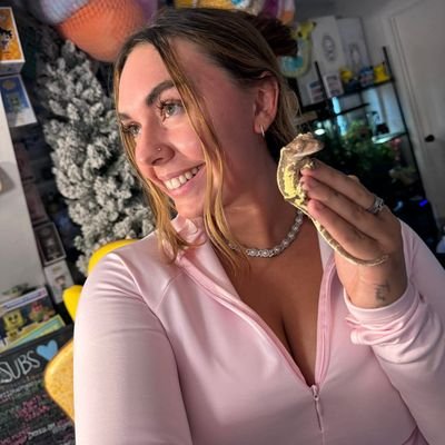 michellebonic0's profile picture. I'm not superstitious, but I'm a little stitious. 🫥