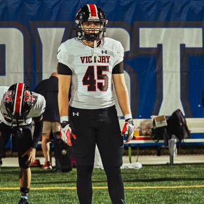 TreyReeves88's profile picture. | Victory Christian Academy FL | Multi Sport Athlete 🏈 🏀 🏋️ |TE/DE | 2026 | 6,2 | 215lbs | 3.67 gpa | 📱: 813-699-9627 | Email: treyreeves84@gmail.com