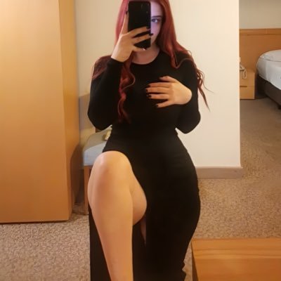 redbaddieee's profile picture. main @thebestrred