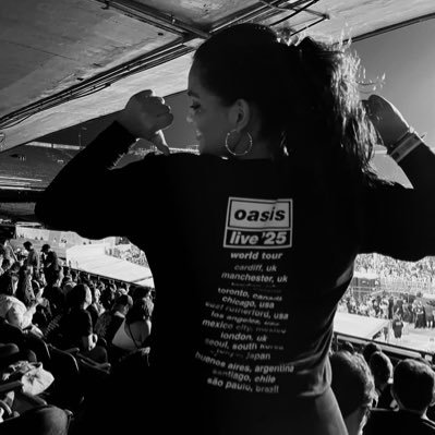 Frefinha's profile picture. a dreamer dreams she never dies 💫🌙