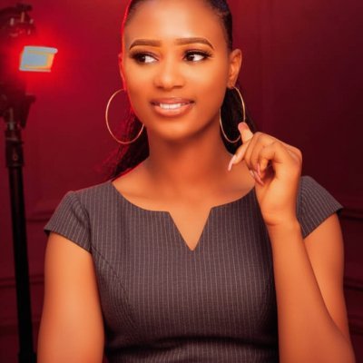 IMary17722's profile picture. I design high-converting landing pages for skincare & beauty brands  built in Figma & Replo to turn visitors into loyal customers.