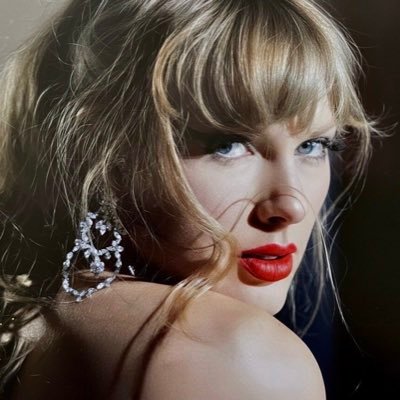 paradoxnuel's profile picture. Red - Track 01