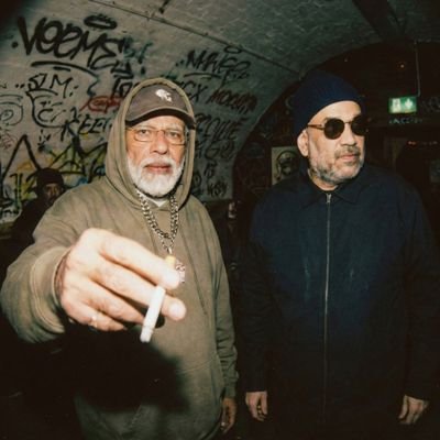 altkapoor's profile picture. for the plot account