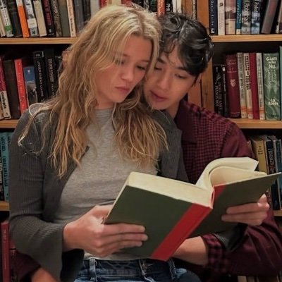 triviabtslove1's profile picture. 🎧 bts 
💌 staylor enthusiast; taylor and belly’s spokesman 
❀ movies/tv/kdramas
🤎 blk