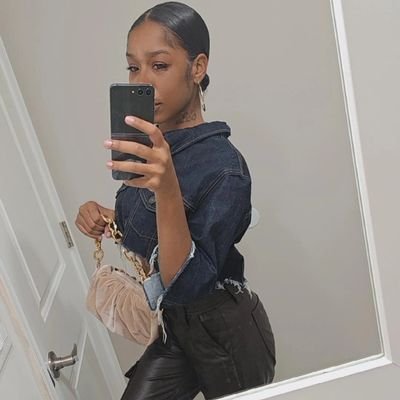 YeaaBTalkYaShit's profile picture. Mothering & Money 👦🏽👧🏽🤱🏾💴 ✨