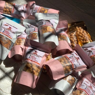 chypeks's profile picture. PBD1559 Igbo👑 Makes snacks, small chops, stew & soup Snacks can be delivered nationwide. WhatsApp ➡️https://t.co/ZfKwRzbHaf?