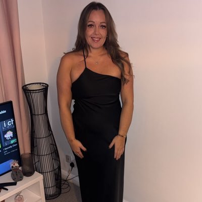 Alison_louise31's profile picture. Bar & Events Manager @officialOAFC| ♊️ | all views are my own