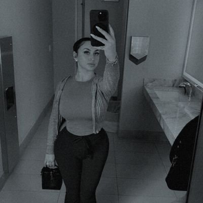 Chloee9927's profile picture. 