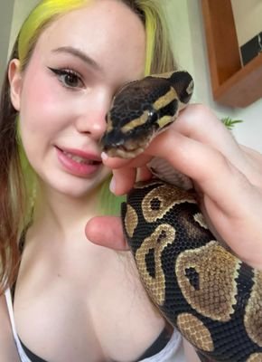 EveLeigh3485101's profile picture. I'm 19yo Trans girl, being myself here. 
Excited to be your first trans gf ever 💚💦