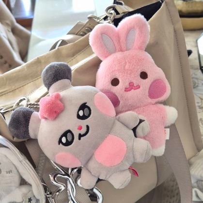 ddalgimars's profile picture. la loca del tiramisú supongo                                         hablo puras weas y me gusta pelear que mis tweets tengan likes no es culpa mia