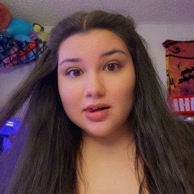DecentGamerGirl's profile picture. 16k on tiktok | 🤍 looking for comp team for co ed and wc 💕 I’m proud of you for surviving today !!! decentgamergirl@gmail.com for biz 📧