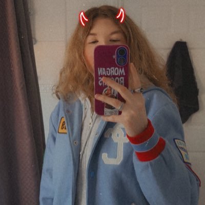 av_chlo's profile picture. AVFC, STH L6🦁 Is it that sweet? I guess so🍬💃☕️🐾💌