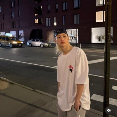 kamutuh's profile picture. kind but not soft, part of @melapor | 10.00-20.00 WIB.