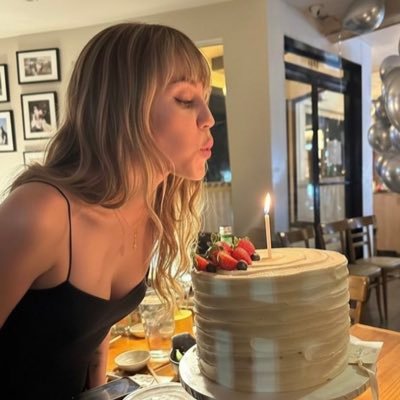 BRITSMCSG's profile picture. 27 | Met My Queen Miley 21.06.2025🤍