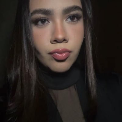 eslaris's profile picture. 