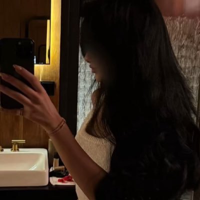 Ayiiseq's profile picture. 