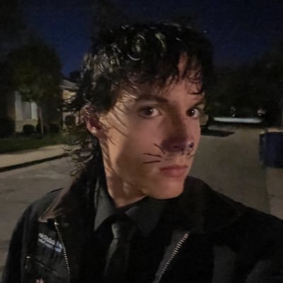 swrlo_'s profile picture. ignorant knowledge seeker