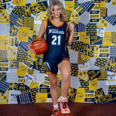 EmersenMcManis's profile picture. 5’8” Guard 🏀 | Neuqua Valley High School Varsity #21 | Email: Emcmanis12@gmail.com