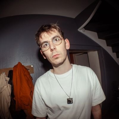 NastronoteLive's profile picture. Bof |
Graphiste (dessine de temps en temps) |
Artiste 2D et CM de Canigou Studio