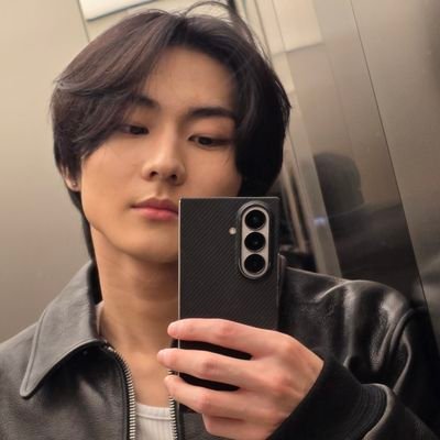 sonjiwooartista's profile picture. básica? eu sou fã de enhypen⁷, blackpink⁴, babymonster⁷, CORTIS⁵, izna⁶, GOT The Beat⁶, ablume³, loona¹², aespa⁴, rescene⁵ e badvillan⁷ #edgy #bioironica