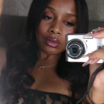 rollbluntss's profile picture. you get’n on my nerves bitch fuck off