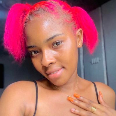 larkoteyl's profile picture. 