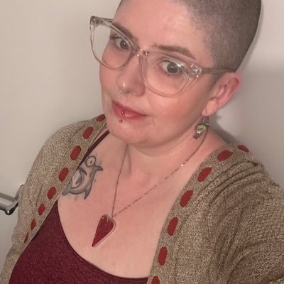 Pale_Green_Star's profile picture. That weirdo geeky girl 🩷💛🩵 she/her