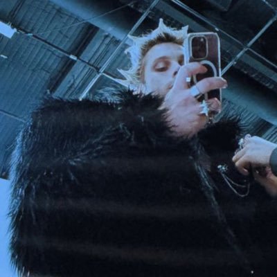 lukehdetails's profile picture. our favorite glitter boy’s details