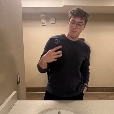 SamBallard19's profile picture. 