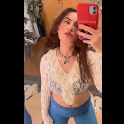 eceama2hece's profile picture. herhangi biri