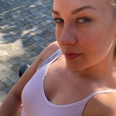 Lily76053391441's profile picture. 