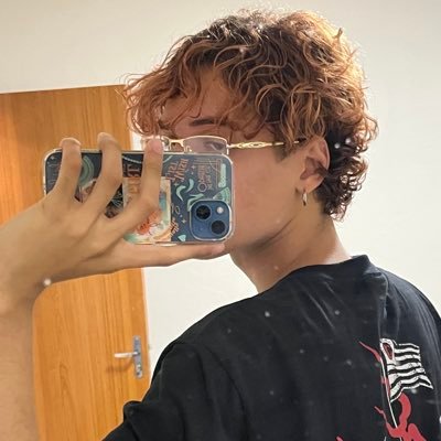 folkduardo's profile picture. taylor swift 4x time aoty winner