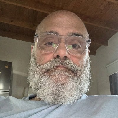 cfrojas's profile picture. Ardides de la historia hacen hombres y mujeres.