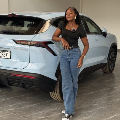 MMuhikyira's profile picture. Sic parvis magna. Creative | Principissa👸 Saved by Grace | developer in the making | Thee car girl | founder @homesandwheels. Isaiah 43:16