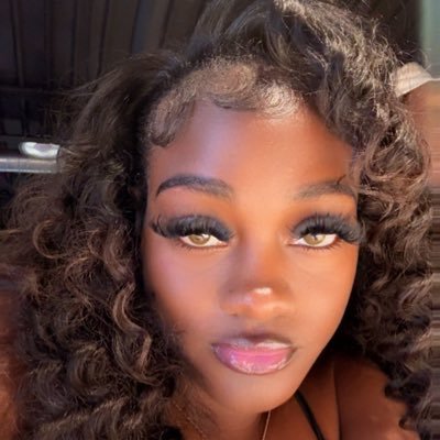 ririthedoll's profile picture. not alll angels wear wings 💎 take a seat & enjoy this #FOREVER24💙