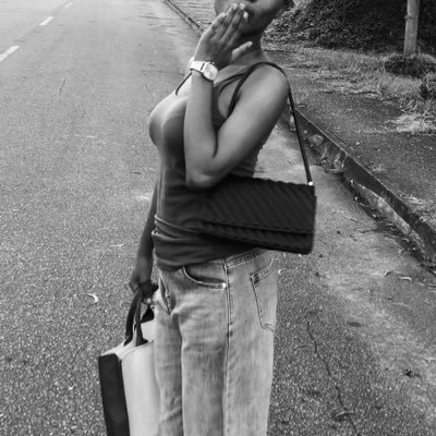 aprl5004's profile picture. A tired girl