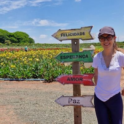 aninha_p's profile picture. Paixões: família, amigos, livros, viagens, artes, natação, chocolate, doguinhos, SPFC 🇾🇪 e, acima de tudo, Jesus.