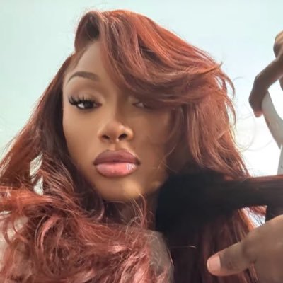 alliumhater's profile picture. that one girl that doesn’t play abt jacob anderson