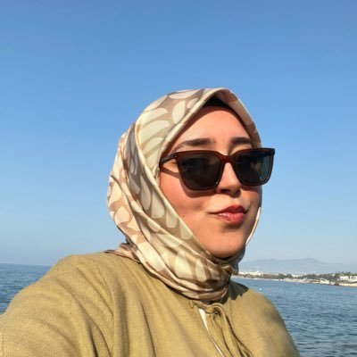 smiswatchin's profile picture. evde hep gülen biri