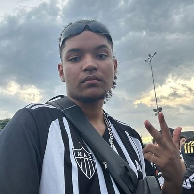 samuucam's profile picture. chocolate st★rfish and the hotdog flavored water