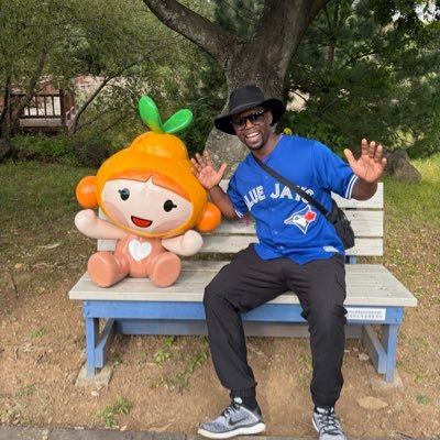 cozytea123's profile picture. It's all a matter of perspective…cold world, stay cozy! 📚🎧🏋🏿‍♂️🕺🏾🍄 #FinsUp #YNWA @duolingo @inaturalist