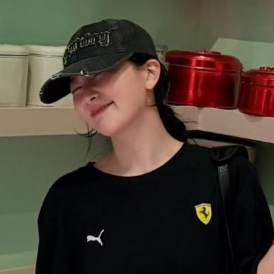 skeletonnflower's profile picture. see you space cowboy || she/her