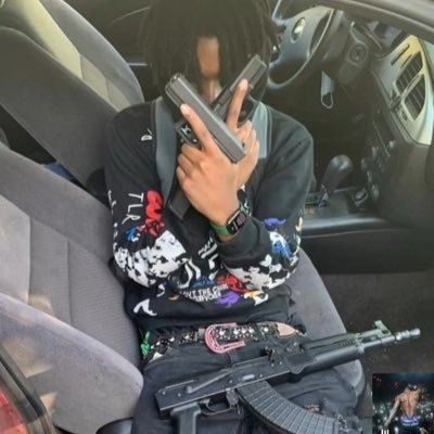 underda4adar's profile picture. I’m a female