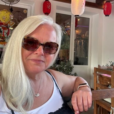 ellen_e_1012's profile picture. 