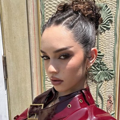 lovedscorpio's profile picture. best staykon. #1 xinlong stan.